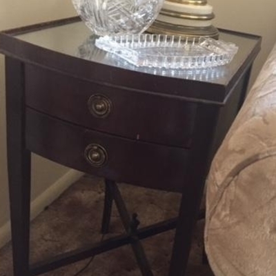 Petite End Table with 2 Drawers