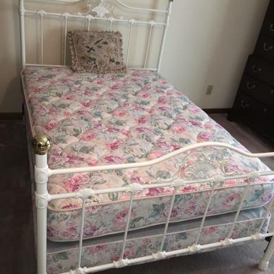 White decorative Iron bed - full size
