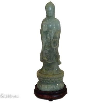 LARGE CHINESE JADE QUAN YIN SCULPTURE, 24 INCHES TALL ON WOOD BASE