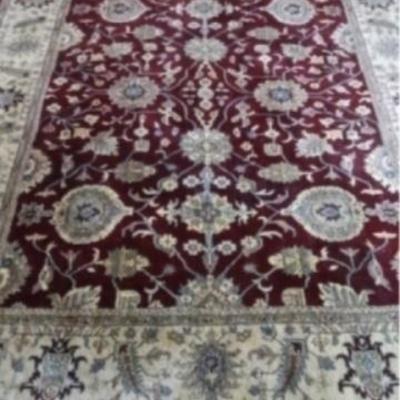 PERSIAN STYLE WOOL RUG IN RED AND GOLD
