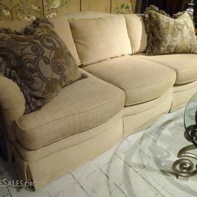 THOMASVILLE SOFA IN PALE GOLD