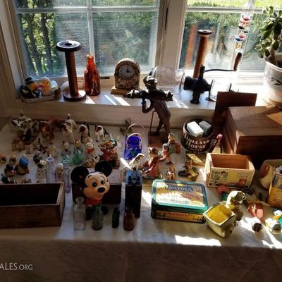 Assorted small antiques