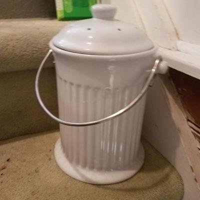Ceramic pot with handle and lid