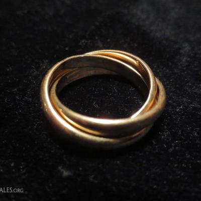Ring made of three interlocking 14K gold bands