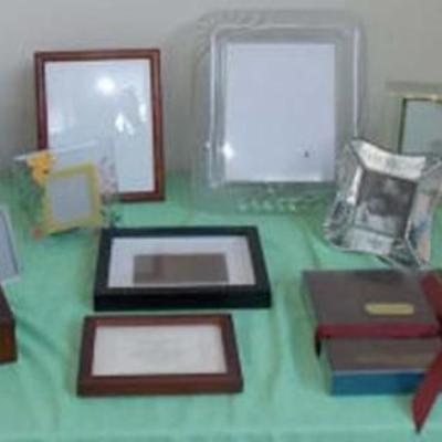 DDC017 Huge Assortment of Photo Frames and Shadow Boxes
