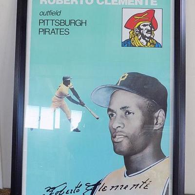 DDC029 Framed Poster of Roberto Clemente of the Pittsburgh Pirates

