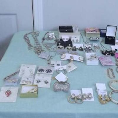 DDC078 Large Costume Jewelry and Lipstick Cases Lot
