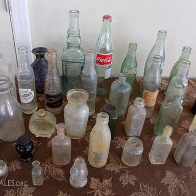 DDC054 Old Collectible Bottles Galore #4
