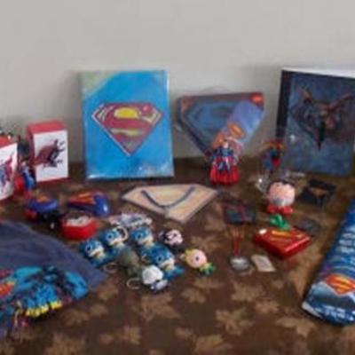 DDC022 Superman Collectibles - Hallmark, DC Comic Figurals & More
