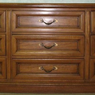 Oak 9-Drawer Dresser