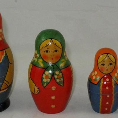 Matryoshka Vintage Russian Peasant Nesting Dolls:  A set of 4 hand painted dolls in decreasing size place one inside the other.