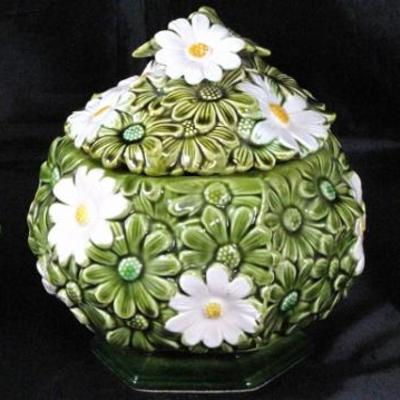 Japan Ceramic Green Daisy Biscuit Jar with 2 matching Mugs