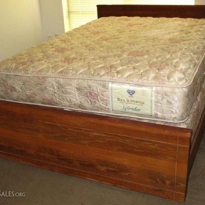 Ranch Oak Full/Double Bed (Dallas Texas). Spring Air 
