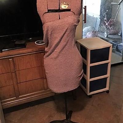 1940 Acme dress form in excellent condition