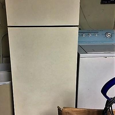 Refrigerator (whirlpool) 