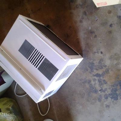 Like new window air conditioner