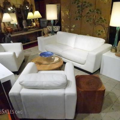 MODERN DESIGN WHITE LEATHER SOFA, MATCHING CHAIRS SOLD SEPARATELY
