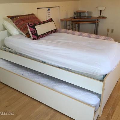 Twin bed with Trundle