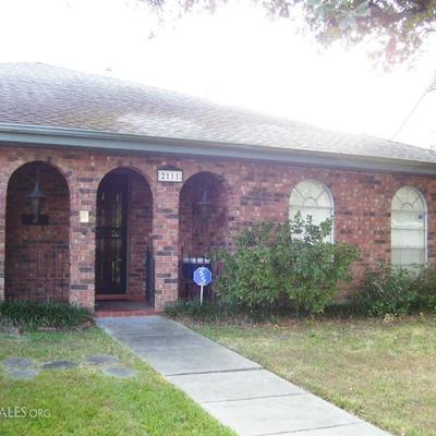 Traditional Old Metairie home - all contents will be sold.
