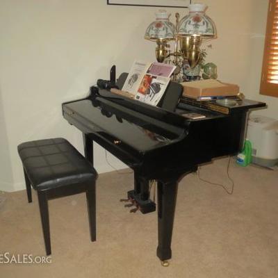 Suzuki electronic piano opening bid $200