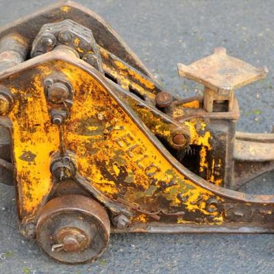 Antique Automobile Tractor Yellow Jack Floor 17 