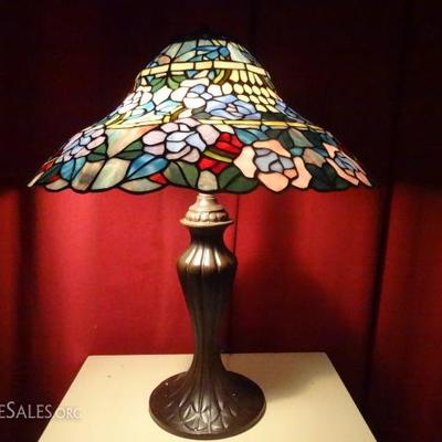 TIFFANY STYLE STAINED GLASS LAMP, NEW IN BOX