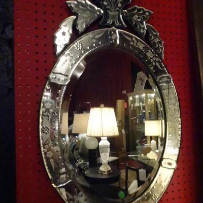 OVAL VENETIAN STYLE MIRROR WITH ETCHED MIRROR FRAME