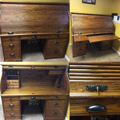 Winners Only high quality roll top desk with all the bells and whistles! Excellent condition!!