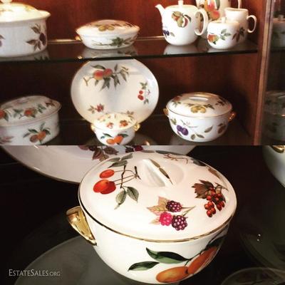 Royal Worcester, Evesham oven to table ware. Includes twelve place settings, tea cups and saucers, numerous casseroles and platters and...