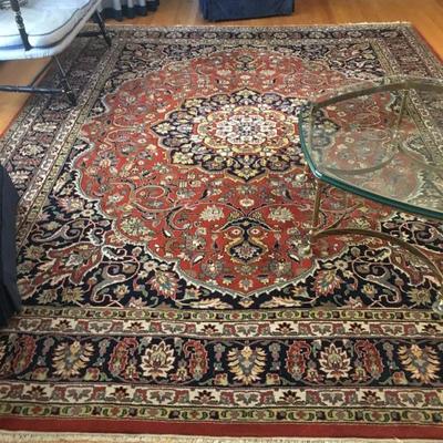 Oriental rug in excellent condition with center medallion