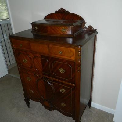 Matching Chest Of Drawers