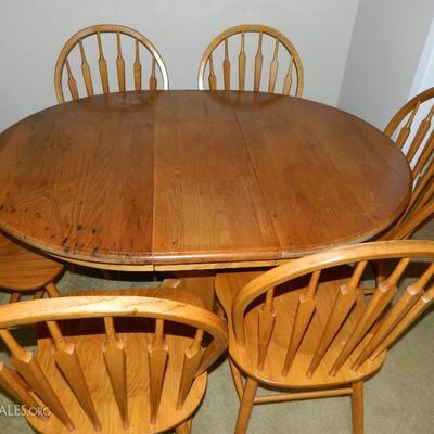 Oak Dining Room Table & Chairs