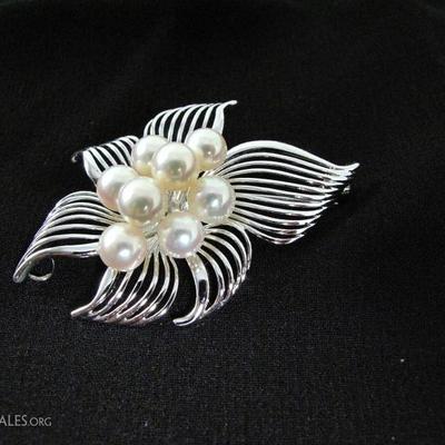 Silvertone Flower Brooch with Cluster of Simulated Pearl Center