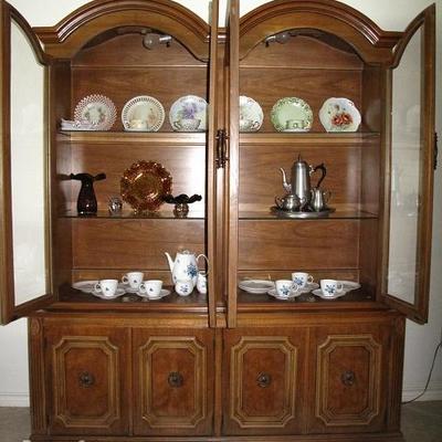 Photo with doors open. China Cabinet with 4 Doors in the original 