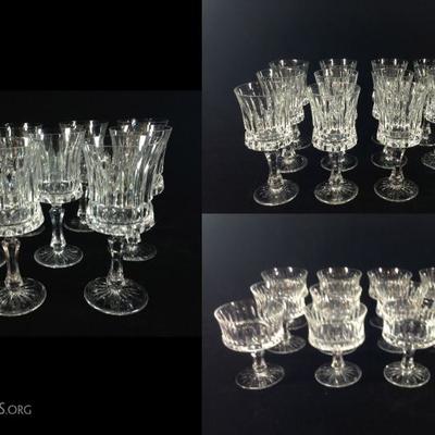 33 PIECE SET OF VINTAGE HEAVY CRYSTAL WINE GLASSES, WHITE WINE, RED WINE, AND SHERBERT/CHAMPAGNE
