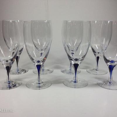 SET OF 8 ORREFORS INTERMEZZO PATTERN CRYSTAL WINE GLASSES WITH COBALT STEMS