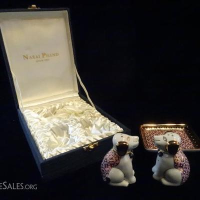 NARAI PHAND PORCELAIN SALT AND PEPPER SET WITH TRAY, GOLD GILT AND BLUSH ENAMEL, HANDPAINTED IN THAILAND, WITH ORIGINAL PRESENTATION BOX