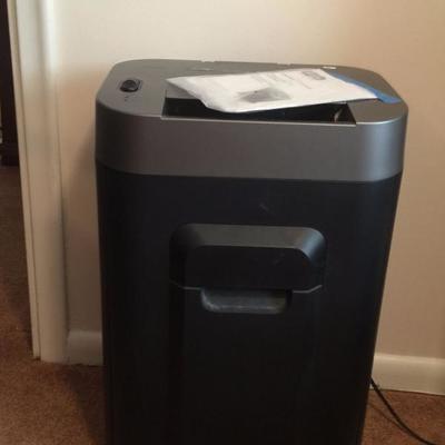 Heavy Duty Paper and Credit Card Shredder