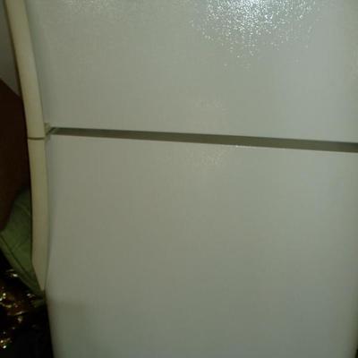 Refrigerator (white)