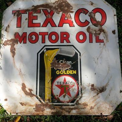 Really good one here! Old Texaco Motor Oil heavy porcelain 2 sided 30