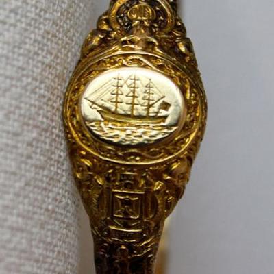 antique gold bracelet presented by Edgar Williams to his bride on their wedding day, 18k centerpiece with 14k band