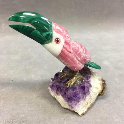 Vibrant toucan figurine made of semi-precious stone: green malachite beak, face of white quartz with body of pink quartz finished with...