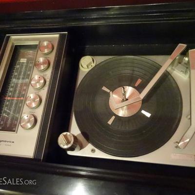 1960's MAGNAVOX ASTRO-SONIC STEREO WITH TURNTABLE, RADIO, STORAGE, AND NEW IPOD/IPHONE DOCK