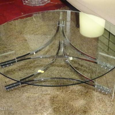 MODERN LUCITE AND CHROME COFFEE TABLE, CHROME TRIANGULAR BASE WITH LUCITE LEGS, ROUND GLASS TOP, VERY GOOD CONDITION
