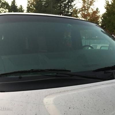 WINDSHIELD HAS CRACK, NEEDS REPLACING