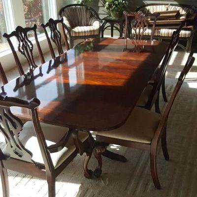 Thomasville Dining Table & Chairs