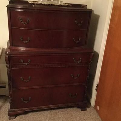 Vintage mahogany chest of drawers