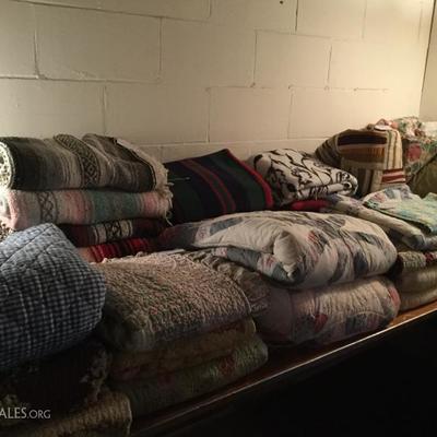 Assorted vintage quilts 
