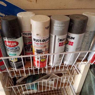 spray paints and spray painter