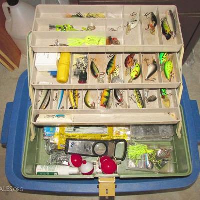 TACKLE BOX LOADED WITH NEAT FISHING LURES AND TACKLE